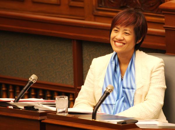 “女性可以为政策和议案提供性别的视角”——专访安省首位女性华裔省议员黄素梅
