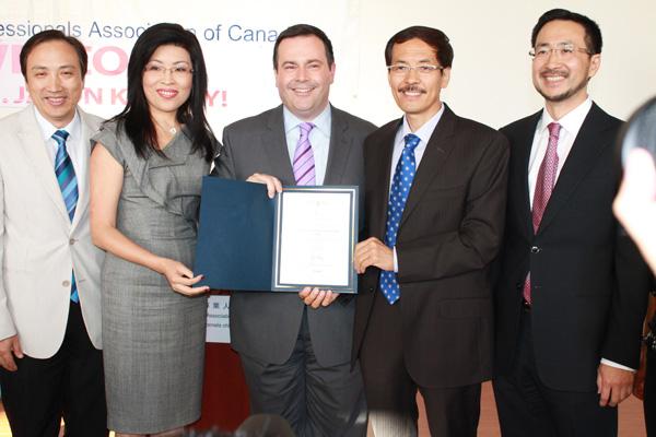 移民部长康尼访问加拿大中国专业人士协会