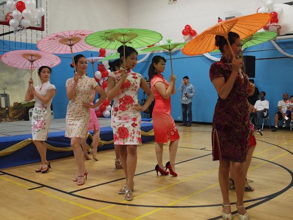 华人女性在Antibes社区多元文化节上展风采