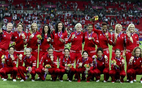 加拿大女足队获得历史性奥运铜牌