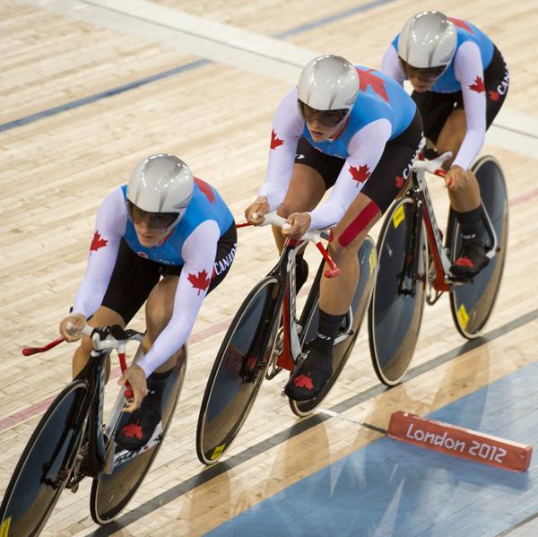 加拿大场地自行车女子队获铜牌
