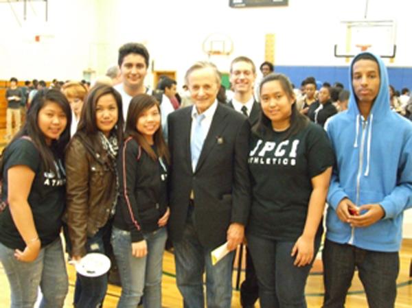 加拿大诺贝尔奖获得者约翰•波拉尼致力于反核武器反战　多伦多一中学以他的名字命名