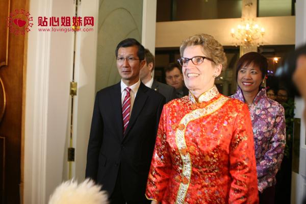韦恩和新内阁宣誓就职 韦恩成为安省历史上首位女省长