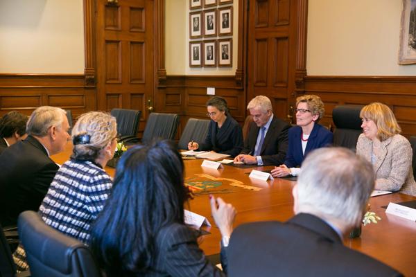省长韦恩会晤法国总理艾罗 就妇女参政和贸易交换意见