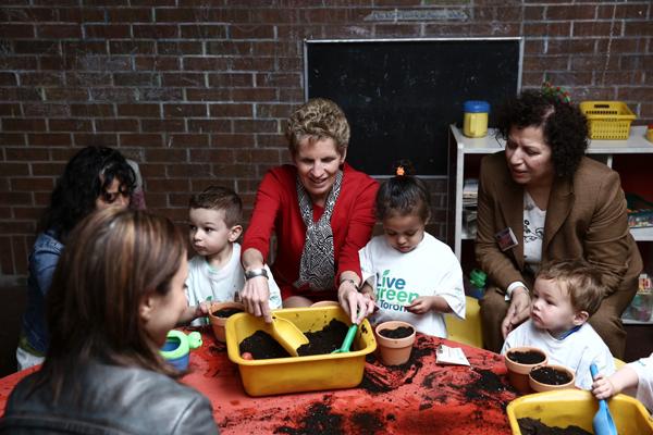 省长韦恩提倡食用本地生产食品  发布《儿童认可本地食品菜谱书》
