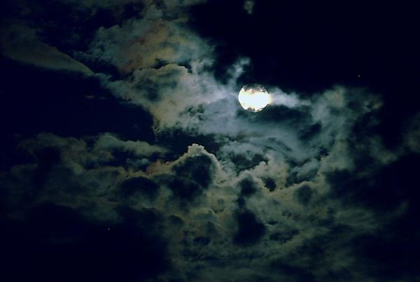 云追月