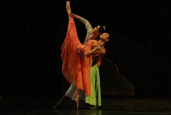 上海芭蕾舞团在密西沙加市演出民族芭蕾舞《梁山伯与祝英台》