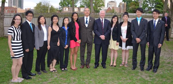 25位华裔获得爱丁堡公爵奖励计划金章奖