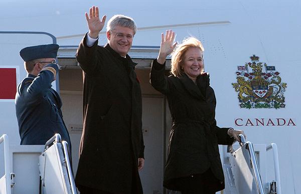 总理哈珀和夫人劳琳离开渥太华访华