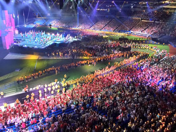 加拿大歌手Serena Ryder在泛美运动会闭幕式上演唱会歌“Together We Are One”