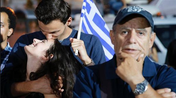 希腊选民对债主说不、但强硬派财长辞职