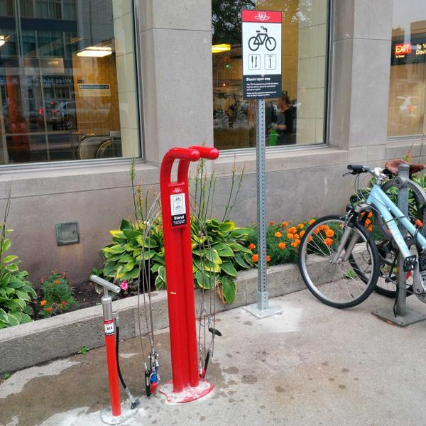 多伦多公车局在10个地铁站设立自行车自助维修站