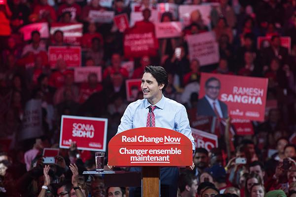 加拿大出了个女权新总理，他还组建了女性占一半的内阁