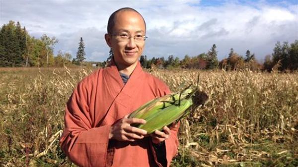 报之以玉米：爱德华王子岛的佛教徒向岛上居民开放玉米地