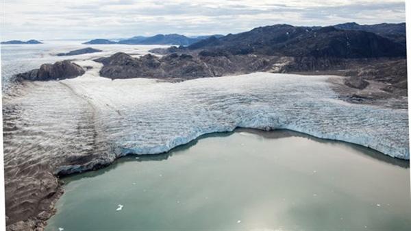 格陵兰岛冰盖融化速度翻倍