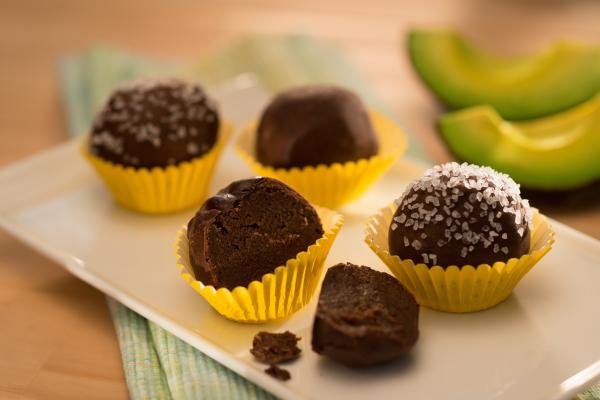 情人节食谱（3）：鳄梨松露形黑巧克力甜点（Dark Chocolate Avocado Truffles）
