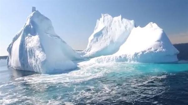 加拿大人用飞行器拍下的冰山奇景（视频）