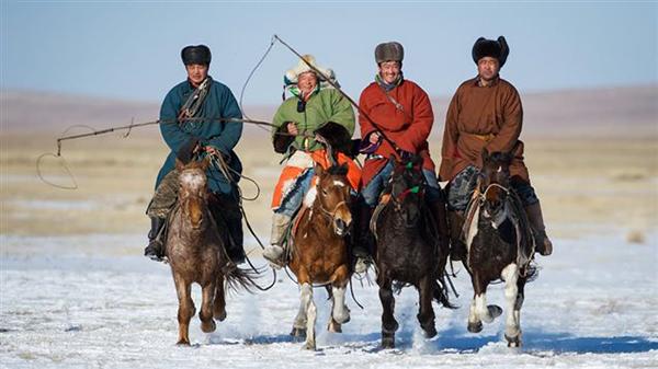亚裔艺术展陆续登场 蒙古摄影展 “大地与永恒的蓝天”