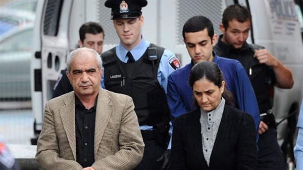 新闻背景：杀死四名女性家庭成员的沙菲亚夫妇及其长子要求重新审判（视频）