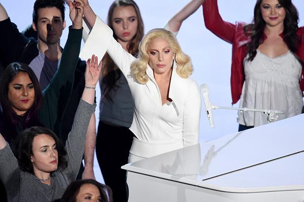 不谈小李子，是Lady Gaga贡献了本届奥斯卡最感人时刻