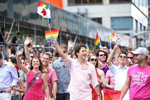 总理杜鲁多参加同性恋大游行 创首位在任总理参加同性恋大游行历史