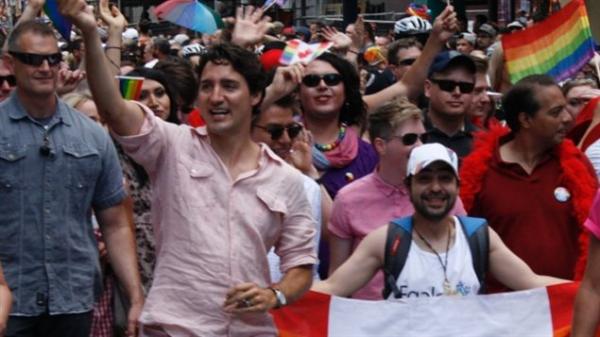 叙利亚同性恋难民在多伦多与特鲁多并肩游行