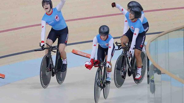 加拿大女将获得女子自行车团队追逐赛铜牌