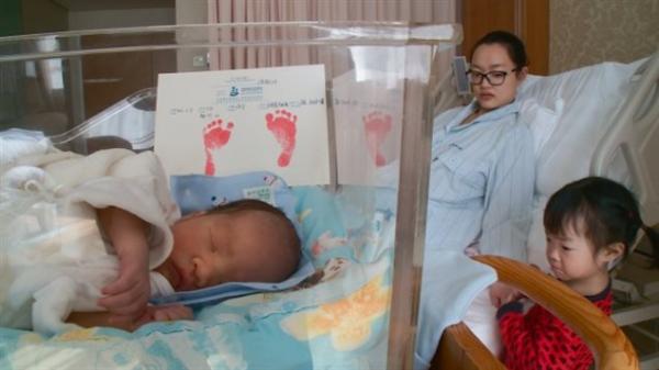 中国准许两孩的政策一年多生131万