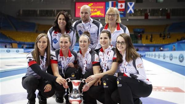 加拿大女子冰壶队9年后在北京夺回世界冠军桂冠